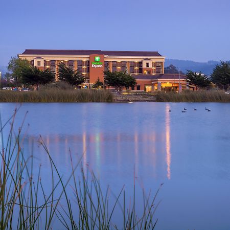 Holiday Inn Express At Monterey Bay By Ihg Seaside Exterior foto